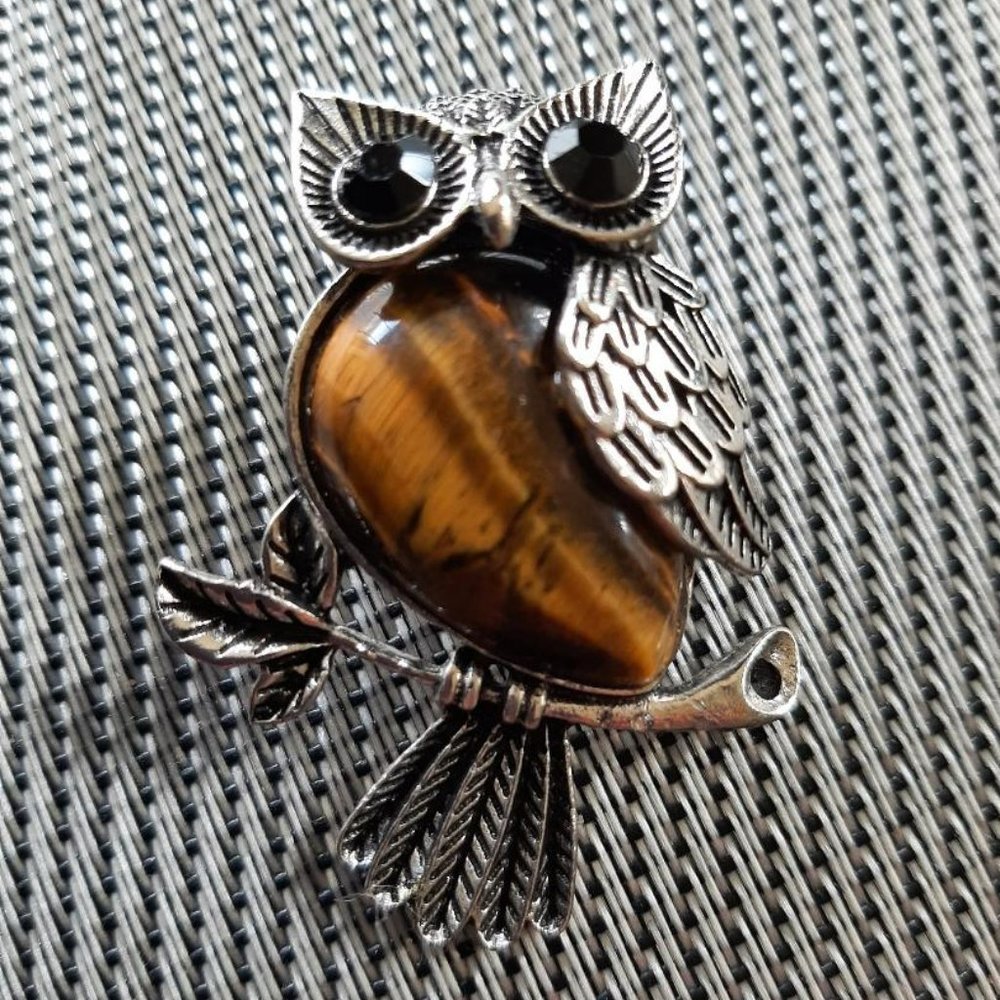 Owl Pendant with Tiger Eye Colored Stone NEW